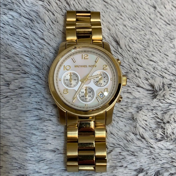 Michael Kores Runway watch.  Gold ⭐️ - Picture 2 of 7